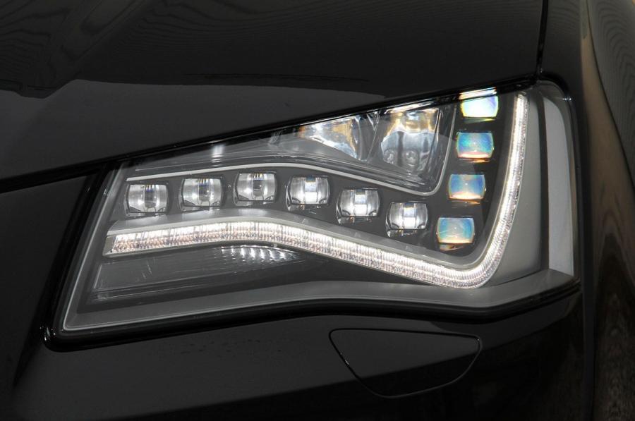 Детали экстерьера Audi S8 (D4) 2012 года  (WW) (фото 27 из 36)